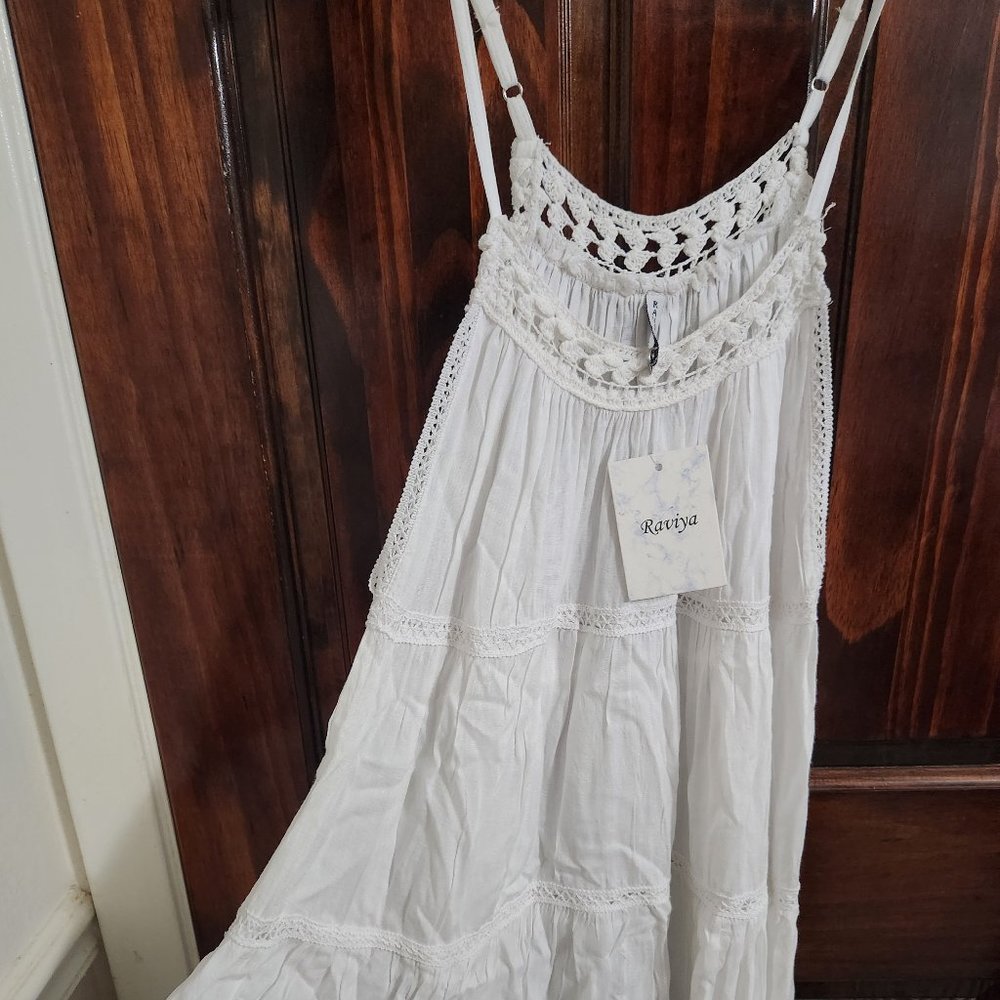 Raviya White